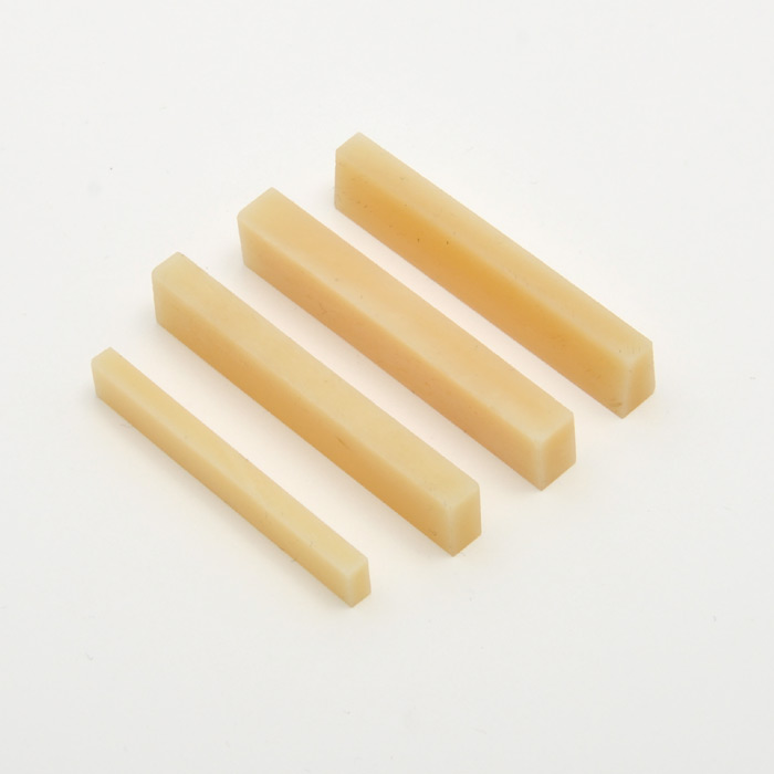 Vintage Bone Sättel
